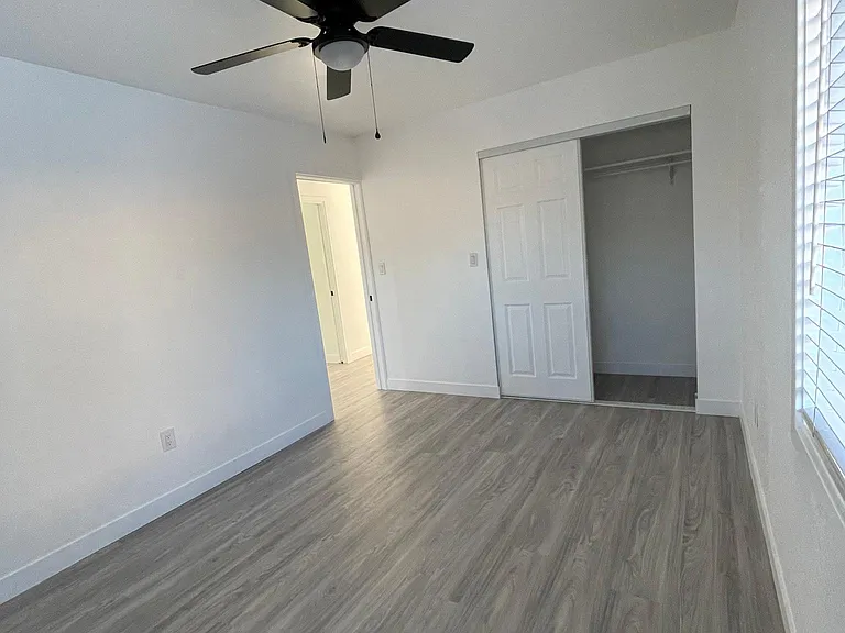 150 N Hicks Ave — Photo 11
