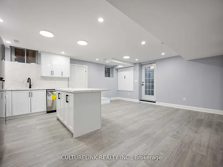 358 Cornell Centre Blvd #BASEMENT — Photo 5