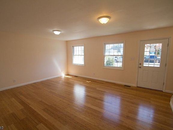 5th image of 2 Oakland Ave
