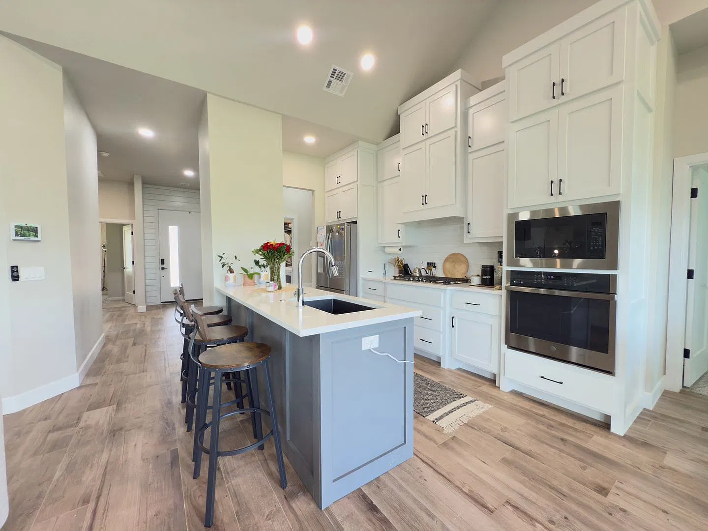 Immaculate Home in Deer Creek Park! — Photo 4