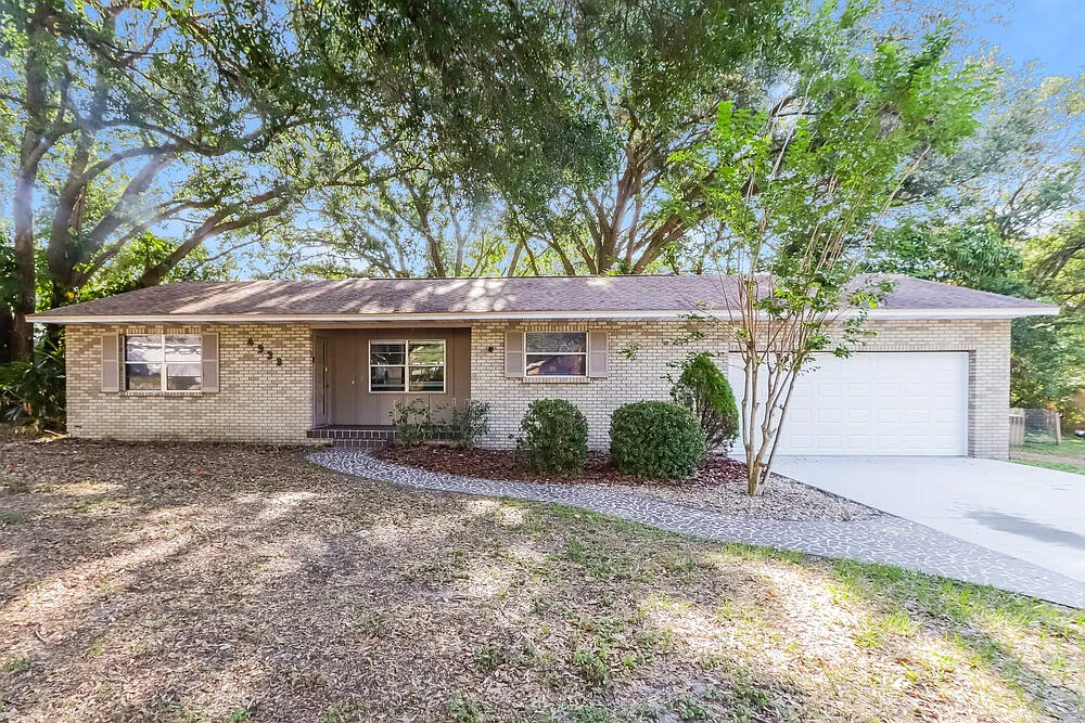 4 bed, 2.0 bath, 1968 sqft, $2,200 — Photo 1