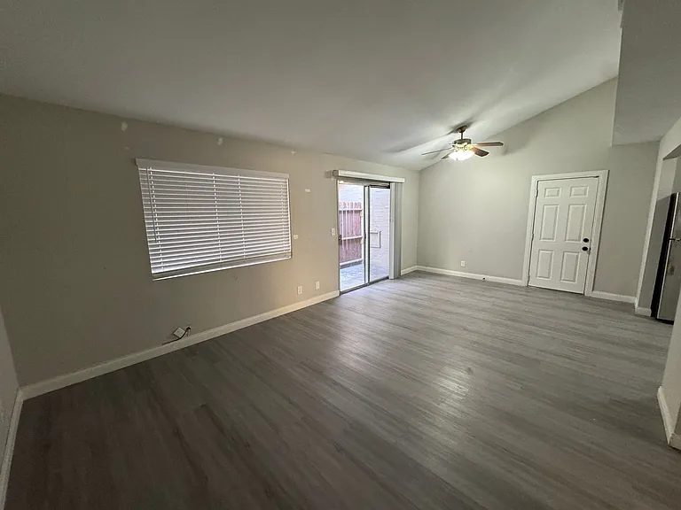5237 Garden Ln — Photo 8