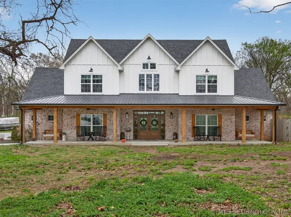 900 N 4389th Ln, Pryor, OK 74361