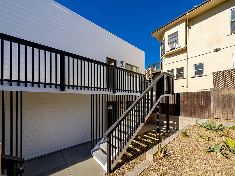954 23rd St Apartments | Golden Hill Near Downtown & Balboa Park — Photo 11