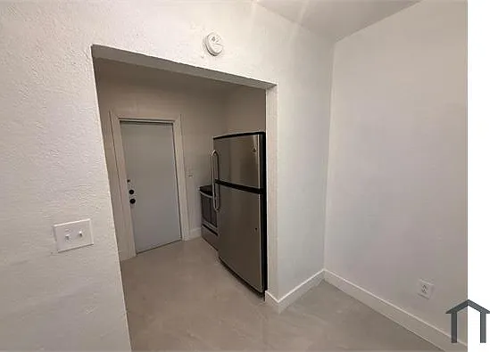 2 bed, 851 sqft, $2,300 — Photo 3