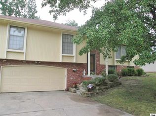 716 SW Morningside Rd, Topeka, KS 66606