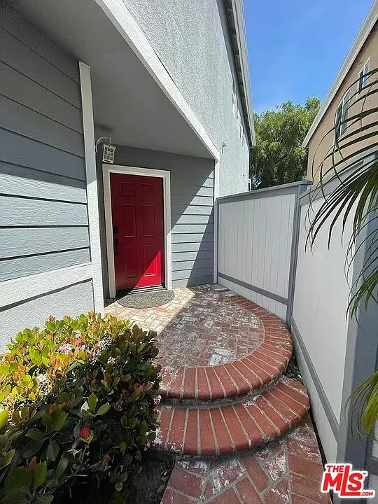 3 bed, 2.5 bath, 1746 sqft, $4,500 — Photo 3