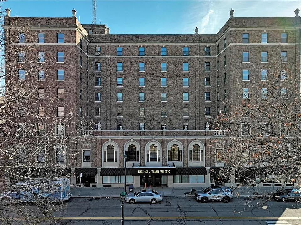 184 N Main St #812