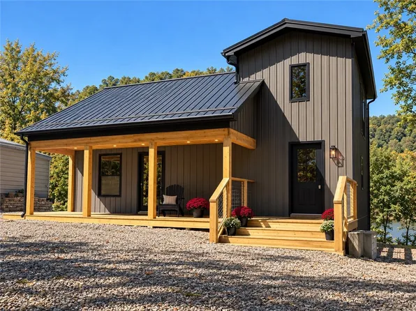 209 Upper Godfrey Dr, Leechburg, PA 15656