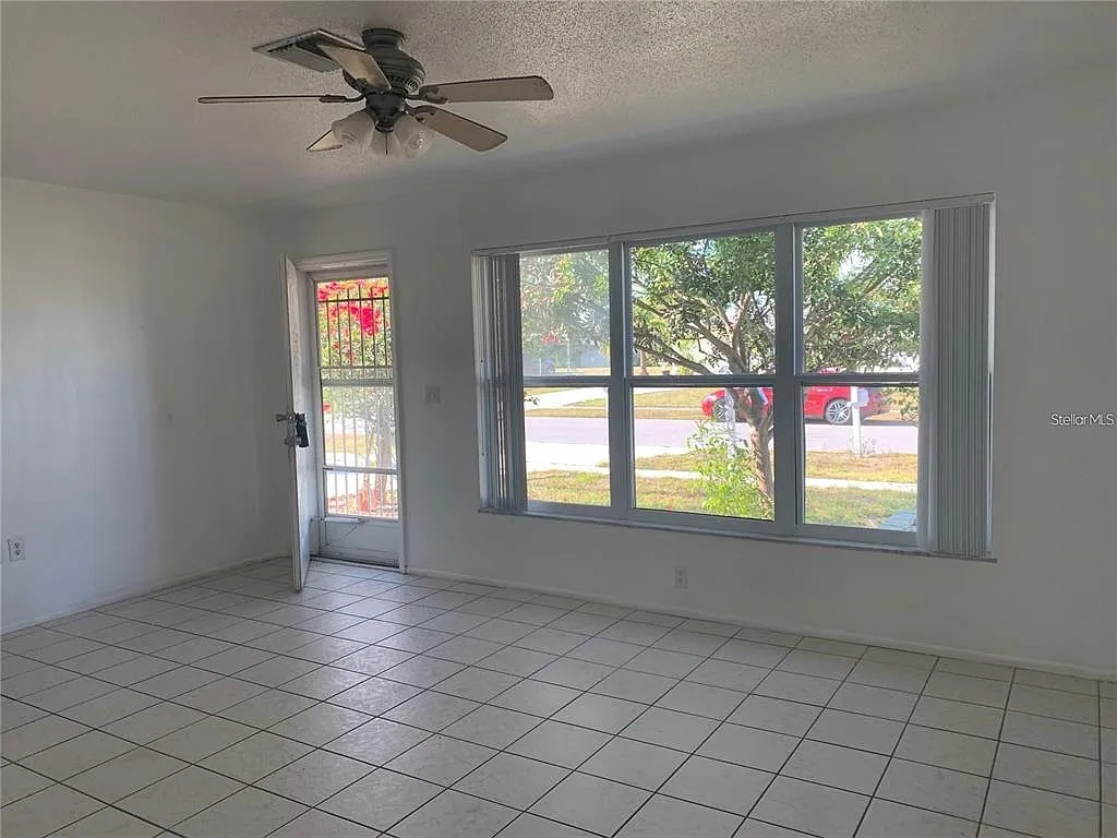 3 bed, 2.5 bath, 1604 sqft, $1,700 — Photo 3