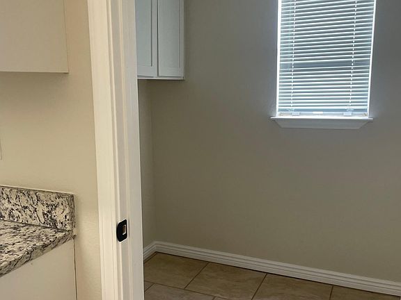 5th image of 3116 Voss Dr APT B