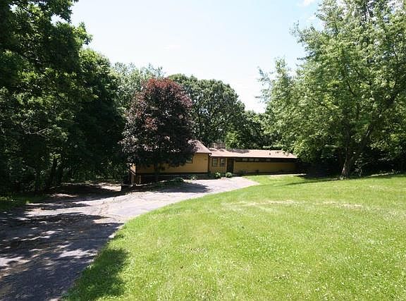 3rd image of 151 Castlewood Dr