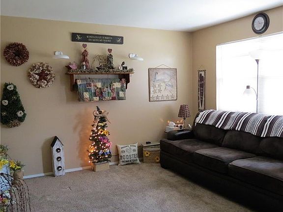2nd image of 1121 Colonial Dr