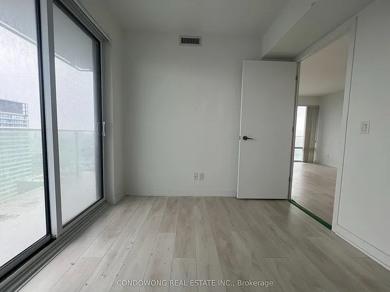 501 Yonge St #4812 — Photo 7