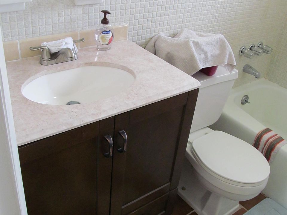 2nd image of 211 SW 9th Ave APT 4