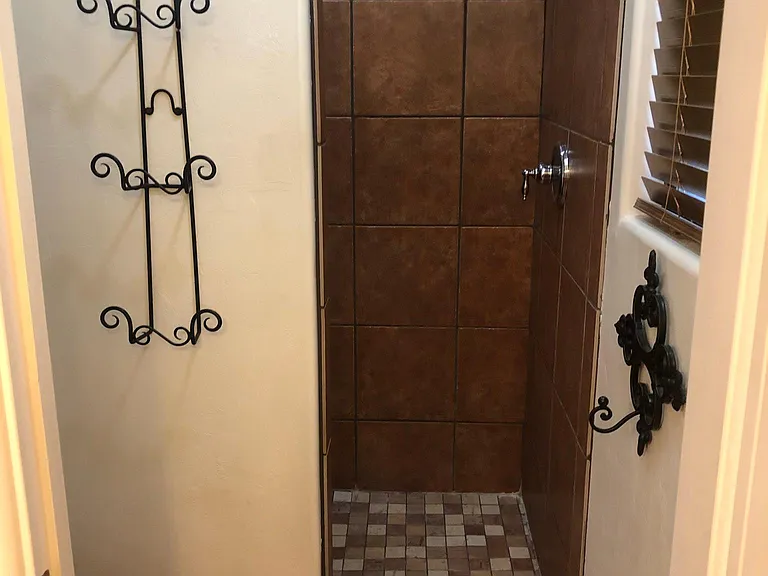 1624 E Goldenrod Ln — Photo 13