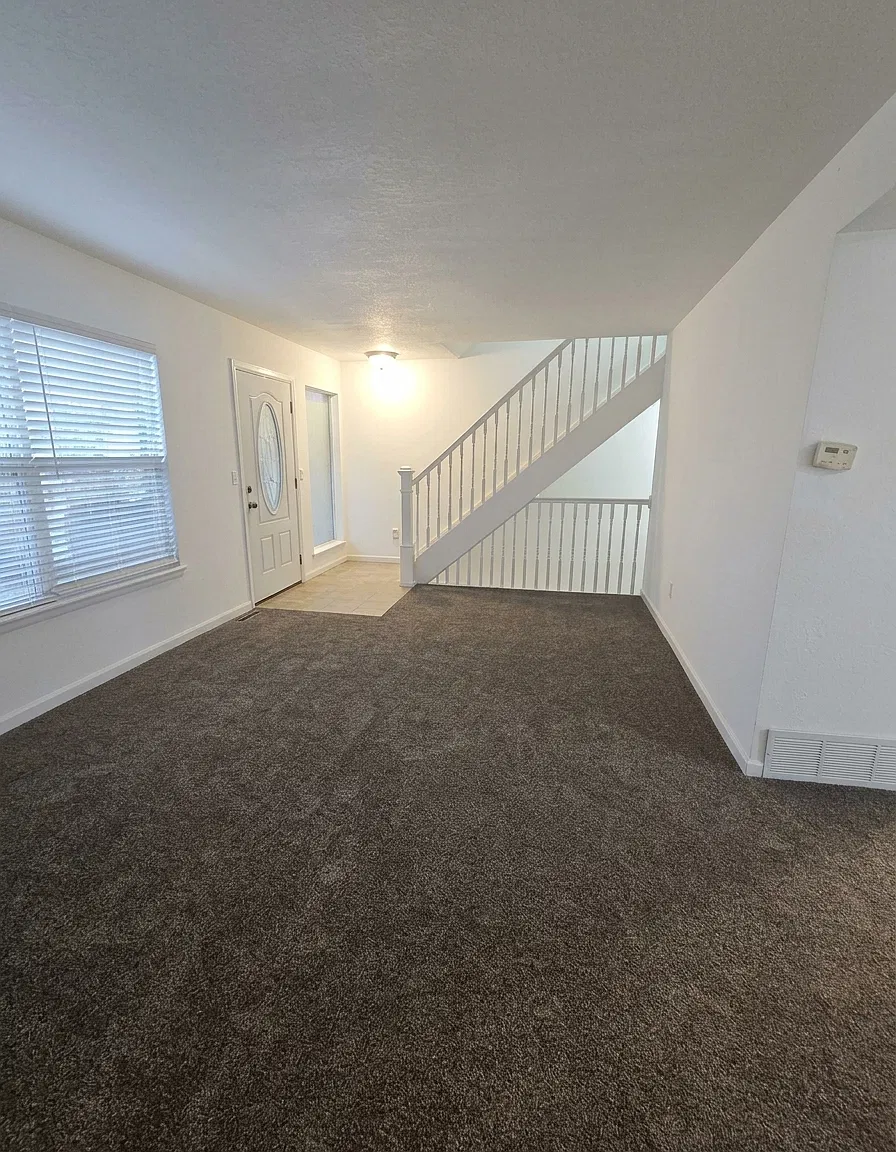 3 bed, 1944 sqft, $2,700 — Photo 4