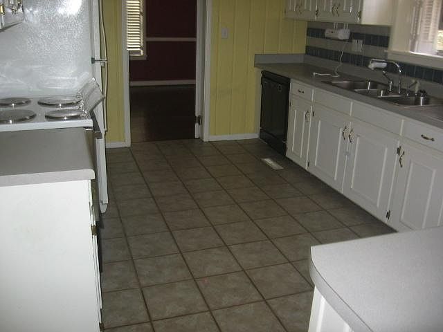 2nd image of 109 S Roberta Ave