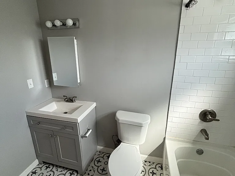 2322 Burgundy St #C — Photo 8