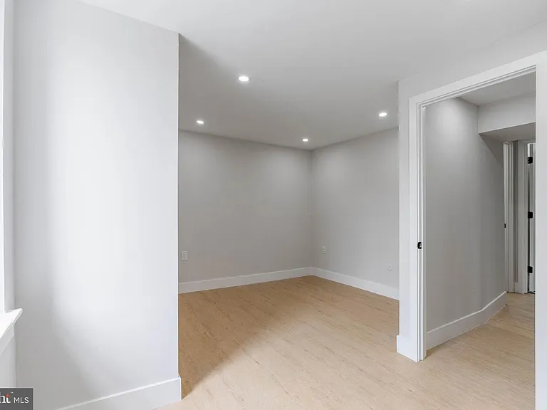 4522 Baker St #2 — Photo 5