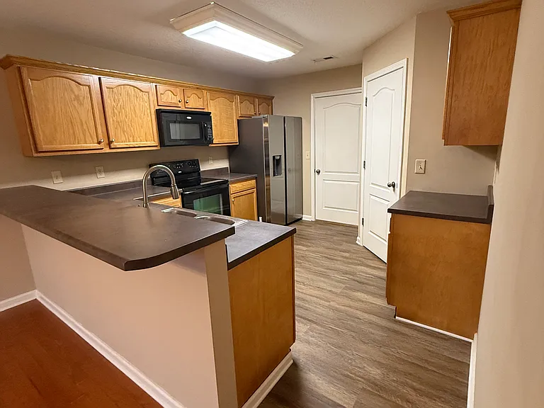 9907 Thunderbolt Way — Photo 16
