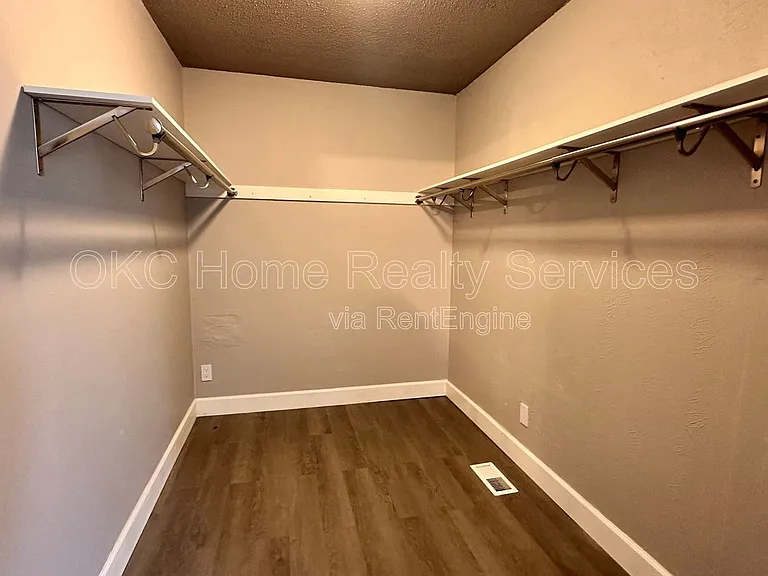 1617 N Christine Dr — Photo 14