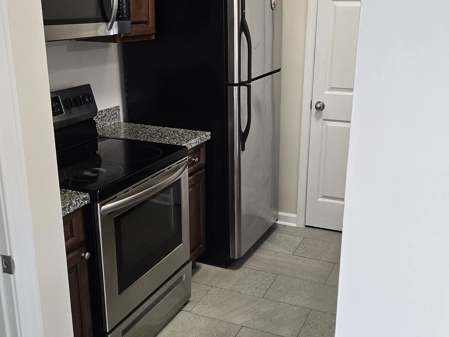 2 bed, 2.5 bath, 1193 sqft, $1,100 — Photo 3