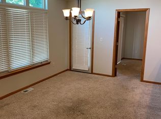 460 Cottonwood Ave, Hartland, WI 53029