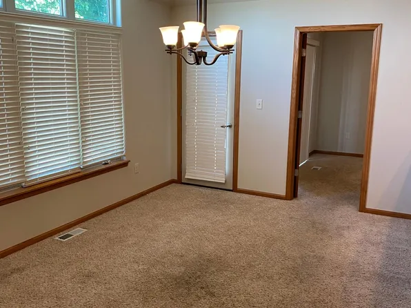 460 Cottonwood Ave, Hartland, WI 53029