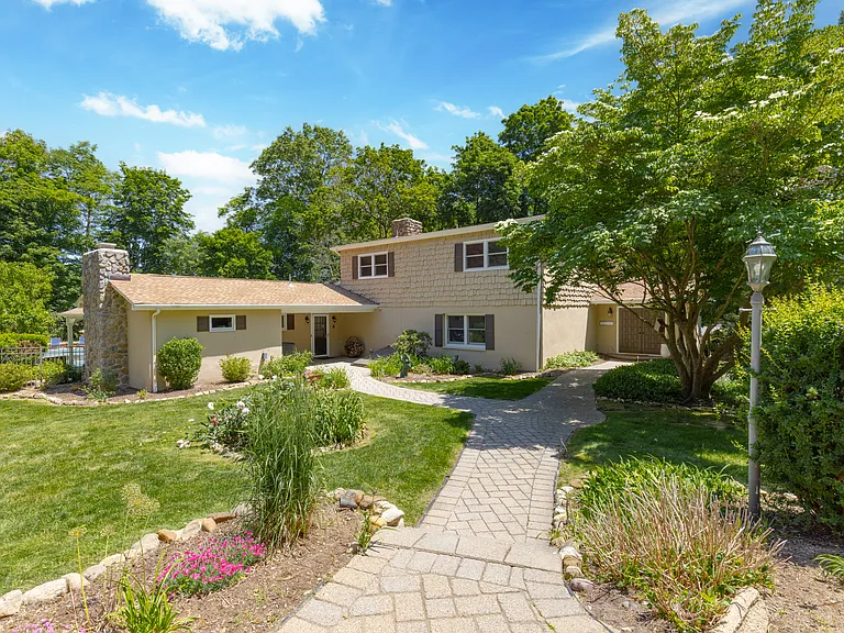 8 Crosby Ln — Photo 32