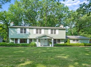 2593 S Christian Hills Dr, Rochester Hills, MI 48309