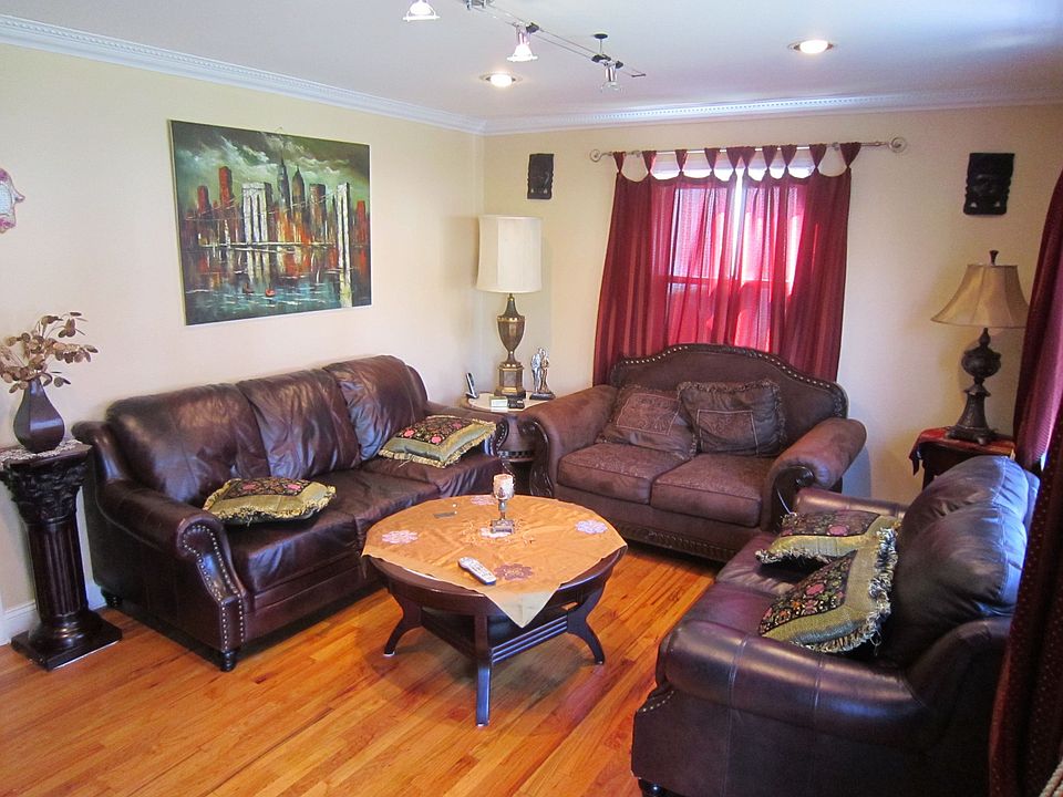 1st image of 33-10 Nicholson Dr #1X