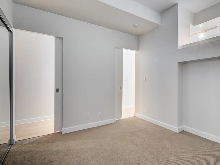 350 Wellington St W #214 — Photo 14