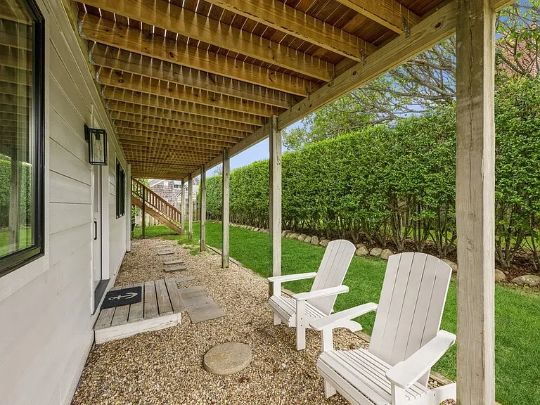 27 Reuter Pl — Photo 2