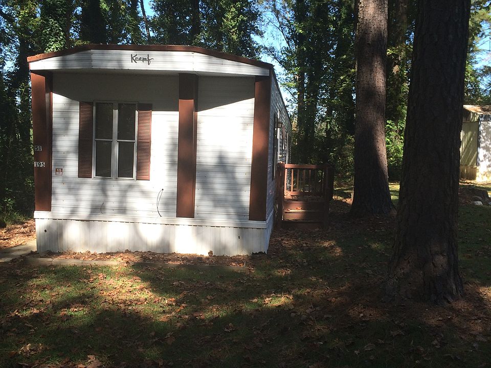 2nd image of 195 Manor Way