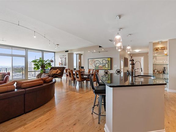 2nd image of 4909 Laclede Ave APT 1306