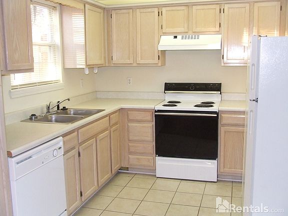 2nd image of 1004 NE Whispering Winds Ct Unit 7