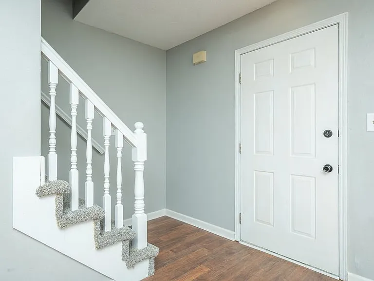 675 Ashworth Dr — Photo 1