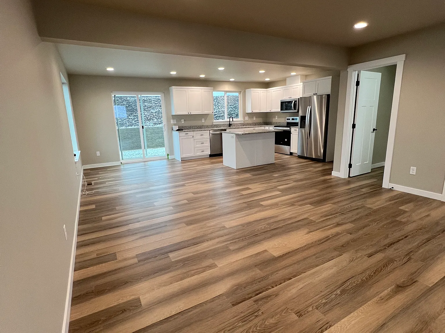 3 bed, 1434 sqft, $2,550 — Photo 3