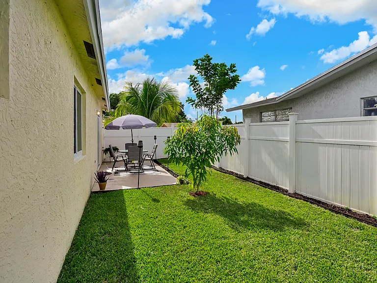 3021 NW 21st Ct — Photo 13