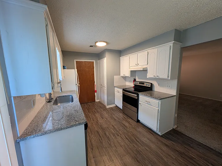 122 Crystal Cir #122 — Photo 9