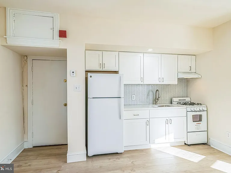 459 Martin St #2R — Photo 5