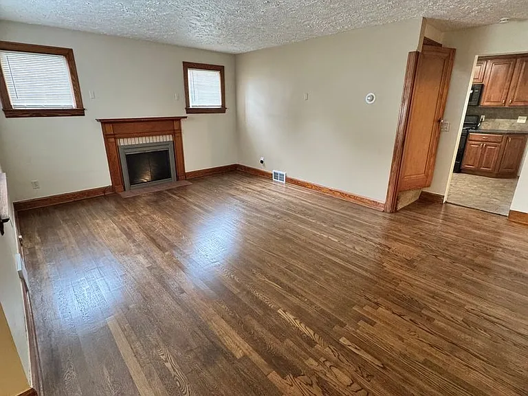 832 Lawrence Ave — Photo 3