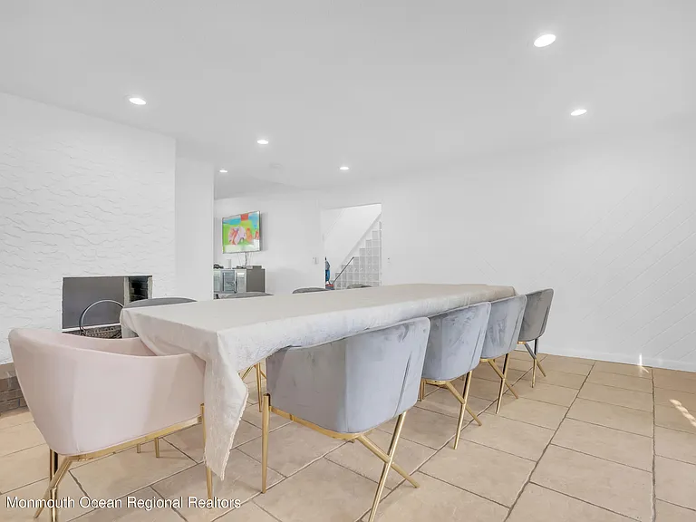 45 Roslyn Ct — Photo 5