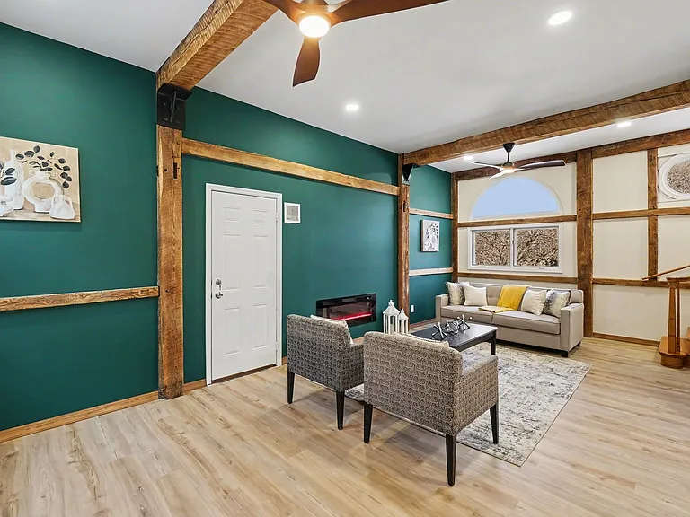 151 Fawn Dr — Photo 2