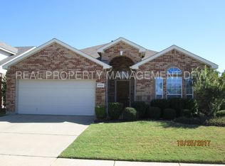9225 Vineyard Ln, Fort Worth, TX 76123