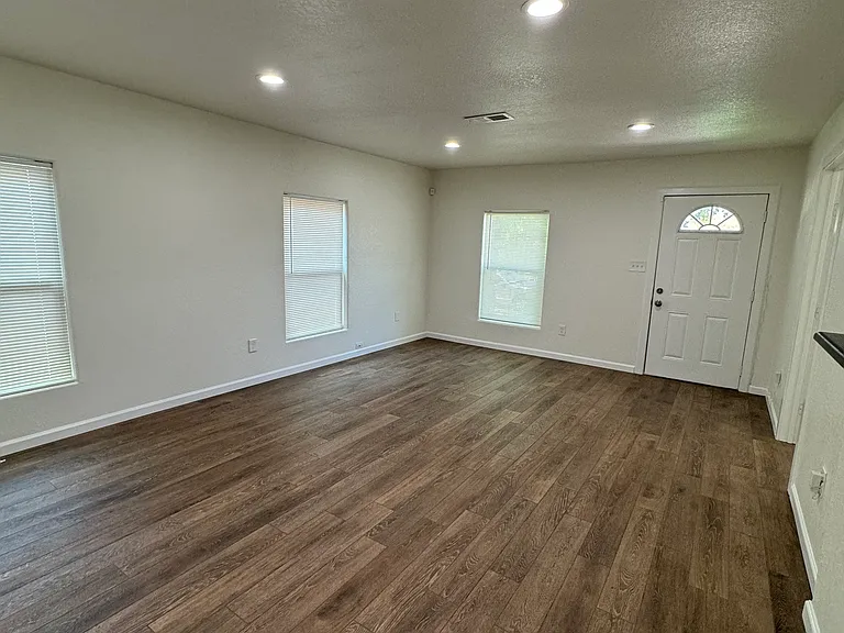 1108 E Maddox Ave — Photo 11