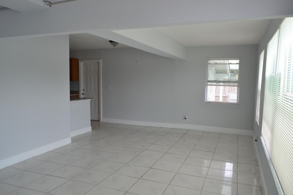 608 NW 20th Court, photo 6