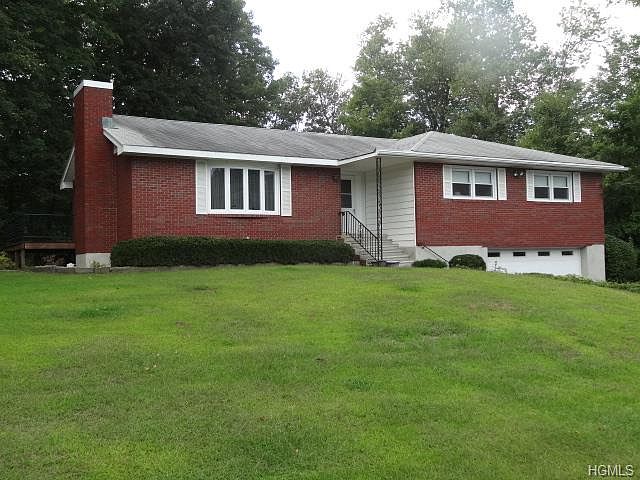 1st image of 8 Oliver Dr