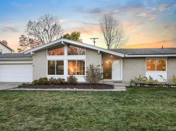 17173 Westbrook Dr, Livonia, MI 48152